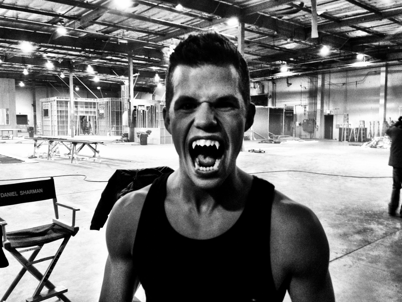 Teen_Wolf_Season_3_Behind_the_Scenes_Charlie_Carver_werewolf_teeth