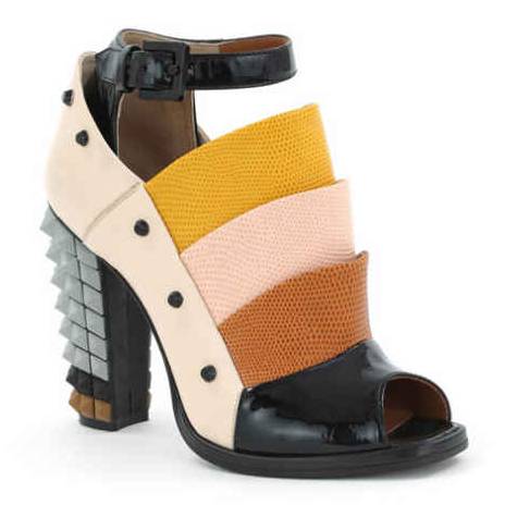 Fashion Shoe of the Week, FENDI sandal. Hot!