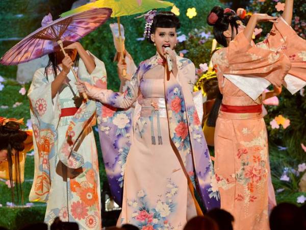 Katy Perry opens up the American Music Awards